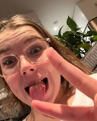 Mon ado. Celle par qui j'ai obtenu pour la première fois le titre de maman.  Celle qui me fait réaliser avec ses frères et sa soeur que c'est certes le  plus beau