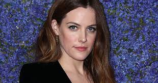 Laurie Lake's Instagram, Twitter & Facebook