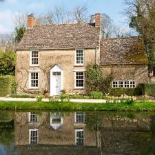 Katy Campbell House Hunter On Instagram This Delightful Riverside Cottage In Little Faringdon Is For Sale Isn T It A Riverside Cottage House Hunters Cottage
