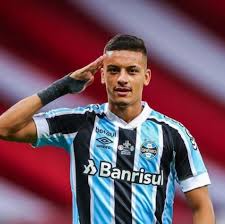 Ricardinho says his biggest strength is the speed with which i send information from the brain to the feet. Ricardinho Explica O Motivo De Ter Atravessado O Campo De Joelhos Lance