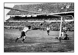 Ernesto grillo fue un jugador excepcional y más aún cuando vistiendo la camiseta celeste y blanca de la selección argentina convirtió un gol de leyenda que lo proyectó en forma directa a la gloria. Dia Del Futbolista Y Del Dirigente Deportivo Porque Se Festejan Ambos El 14 De Mayo Es Por 2 Diferentes Circunstancias Historicas En La Argentina Esperanzas Del Futbol