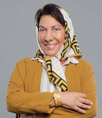 Oya başar, kadın komedyenler arasında yer alıyor. O Hayat Benim Sultan Kimdir Fox