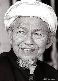 Kisah warak tok guru nik aziz walaupun 20 tahun jadi menteri besar kelantan ustaz shamsuri ahmad. Tok Guru Nik Aziz Nik Mat Raziq Flickr