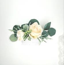 Creme Und Seafoam Blumenkamm Garten Rosendistel Und Eukalyptus Seidenblumenkamm Schicker In 2020 Blumen Hochzeit Haare Haarkamm Hochzeit Hochzeit Frisuren Blumen