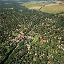 Die Gartenstadt Wurde Rund Um Das Neue Bahnhofsgebaude Der Berliner Vorortbahn Angelegt Das Nach Planen Der Architekten Gustav Hart Und A Berlin Stadt Gorlitz