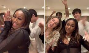 Sasha obama is living her best life. Sasha Obama Sings B H In Tiktok Video While Dancing To Vulgar Song Daily Mail Online