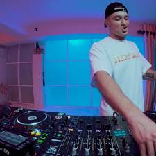 They span from classic turntables to media players and are best used when using a dj mixer so you can mix between your tracks. Stream 4 Decks In The Mix Camelphat Fisher Dj Regard Sonny Fodera Tech House Pioneer Cdj 2000 Nex By Disc Jockey Donzolio Listen Online For Free On Soundcloud