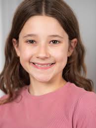 J E N N Y 🤍 Last day of November. Christmas tunes feel right today. Full  day at the studio, so I've come prepared with homemade bread and treats.  (See story) Another