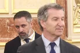 Feijóo dice suscribir las palabras del Papa mientras Abascal reclama para España la política migratoria del Vaticano