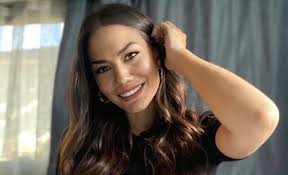 Hover over the profile pic and click the following button to unfollow any account. Daydreamer Le Ali Del Sogno After Can Yaman Demet Ozdemir Also Comes Out With His Boyfriend The First Photo Together Italy24 News English