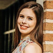 Alisha Hunter's Instagram, Twitter & Facebook