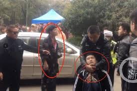 Soal tes pilihan ganda masuk satpam top contoh soal pilihan ganda telephone handling khusus sekolah sman 2 sungguminasadeskripsi lengkap soal bahasa indonesia pilihan ganda k13 semester 1 smk kelas xii. Ingin Melihat Sakura Turis Berpakaian Kimono Ini Dibekuk Satpam Universitas Halaman All Kompas Com