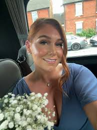 I'm looking for a blonde, brunette & auburn/redhead model pls that don't  mind me filming them! So hit me upppp if you can help! 💋💘 (Good brows  also & won't charge! 🥰)