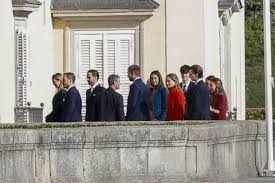 La Familia Real entra en El Pardo: la sonrisa de doña Letizia en medio de  la tensión