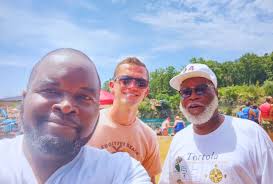 When good people meet good vibes. Always cool seeing familiar faces soaking  up the sun at Fugitive Beach — laughter, sunshine, and that beautiful water  never disappoints. ☀️💦