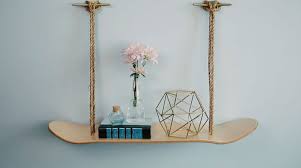 Etagere murale bois brut confortable fixation invisible leroy merlin de etageres murales. 45 Manieres D Utiliser Une Planche De Skateboard En Etagere