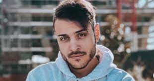 Awed (comparative more awed, superlative most awed). Who Is Simone Paciello Aka Awed Private Life And Career Of The Famous Youtuber Ruetir