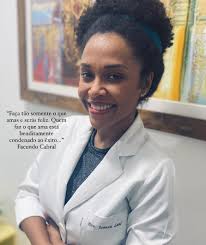 Outubro é um mês especial: tenho a felicidade de comemorar o meu  aniversário e a escolha da profissão que fiz para a vida. Sou grata pelas  experiências e ensinamentos que este caminho