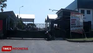 Maybe you would like to learn more about one of these? Sudah Disegel Pabrik Kayu Di Probolinggo Masih Beroperasi Begini Kata Satpol Pp Times Indonesia