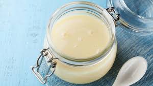 Si hablamos de grasas, la leche condensada normal tiene 9 gramos de grasa, la leche condensada desnatada sigue teniendo el mismo azúcar pero menos grasas. Diferencia Entre Leche Condensada Y Leche Evaporada Cocina Facil