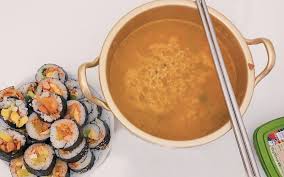 Kimbap, or seaweed rice, is often mistakenly referred to as sushi, but it is a popular korean dish with its own unique flavors and history. Gimbap Der Perfekte Snack Fur Jede Gelegenheit Korea Net The Official Website Of The Republic Of Korea