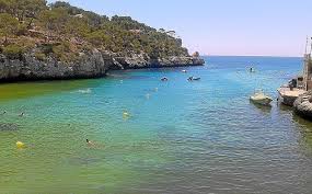 Es ist also nix schlimmes und tritt immer dann auf, wenn halt eine störung war oder auch ein handwerker den. Mallorda Dorf Santanyi Will Gelbes Wasser In Cala Mit Pumpe Loswerden