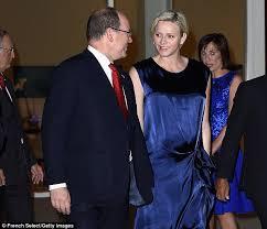 Mais avant de rencontrer la mère de ses jumeaux, héritiers du trône monégasque, le. Is There Something Else You Aren T Telling Us Charlene Pregnant Princess Dresses The Royal Bump In Boyish Blue As She Steps Out With Prince Albert Daily Mail Online