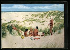 AK Familie genießt nackt das Strandleben, FKK - Freikörperkultur | 11430347  | old Postcards