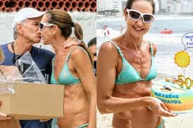 Get started by signing up for free. Bernardinho Faz Surpresa Para Fernanda Venturini E Leva Bolo No Aniversario De 50 Anos Dela Quem Quem News