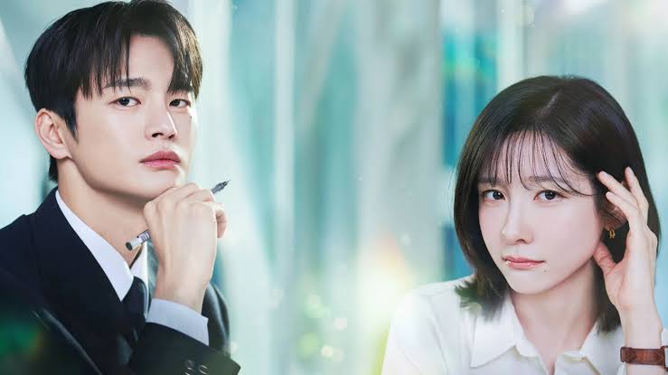 Ambiente de escritório moderno e descontraído inspirando doramas de romance