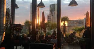 Im denkmalgeschützten bikini haus, an der nahtstelle zwischen dem berliner zoo und dem breitscheidplatz, hat das team um designer. A Visit To Monkey Bar At Bikini Berlin