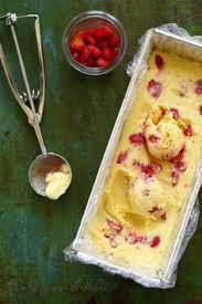 Glace Sans Sorbetiere Au Lait Concentre Fruit De La Passion Et Fraises Des Bois Un Dejeuner De Soleil Glace Sans Sorbetiere Recette Glace Recettes De Cuisine