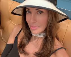 Kim Flood's Instagram, Twitter & Facebook