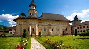 Mănăstirea putna este un lăcaș monahal ortodox, unul din cele mai importante centre culturale, religioase și artistice românești. MÄƒnÄƒstirea Putna SupranumitÄƒ È™i Ierusalimul Neamului Romanesc