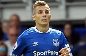 The football player is currently single, his starsign is cancer and he is now 27 years of age. Everton Lucas Digne Commence A Faire L Unanimite