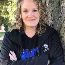 Laura Veverka's Instagram, Twitter & Facebook