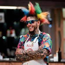 Sin confirmar ni descartar que el hijo de mariana nannis y claudio paul caniggia seguirá o no en el reality gastronómico, esperón se limitó a. Masterchef Celebrity The Unusual Reason Why Alex Caniggia Resigned From The Program Zyri