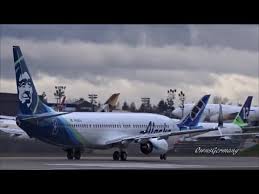 Alejandro carlson, 41, spent thirty excruciating minutes on the wing before falling onto the tarmac below. New Alaska Airlines Livery Boeing 737 900 Delivery Flight Kpae Paine Field Youtube