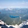 Zugspitze — zugspitze, der höchste (zweigipfelige) berg in den nordtiroler kalkalpen (wettersteingebirge) und im deutschen reich überhaupt, liegt südwestlich von garmisch im. Https Encrypted Tbn0 Gstatic Com Images Q Tbn And9gcs Vrtnc5sy5b82jmzjp2pn7n Qb2oulqz9j C6v5zeo Aehvu Usqp Cau