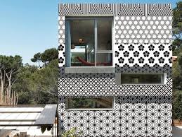 Necessita di un tempo di lavoro maggiore perché questa carta lascia anche una pellicola cartacea attaccata al muro. Carta Da Parati Per Esterni Tokyo Stripes By Wall Deco Design Giopagani Studio
