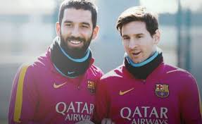 Messi 'nin, neymar 'ın, suarez 'in olduğu bir takıma karşı böyle sevinmemelisiniz. Messi Den Arda Turan Paylasimi