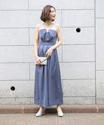 大切な友人のハレの日は 華やかカラーで祝いたい 結婚式のお呼ばれコーデは no ブラック で キナリノ 二次会 ドレス お呼ばれ お呼ばれ コーデ お呼ばれワンピース