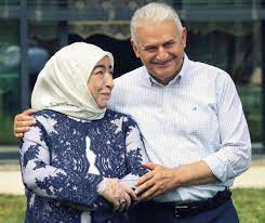 İyi̇ partili levent özeren sosyal medya hesabında binali yıldırım 'ın eşi semiha yıldırım için, sakın acile gitme, tedavi olmadan ölür görenler. Bunyamin Demir On Twitter Sn Binali Yildirim In Esi Semiha Yildirim Hanimefendiyi Hedef Alarak Ahlaksizca Yapilan Saldiriyi Siddetle Kiniyorum Https T Co 6l8tsc0vqp