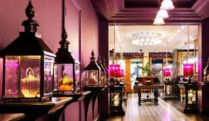 Here beautiful regent street (shopping heaven), famous piccadilly (fortnum and mason's, the ritz, the royal academy of art), and cultural shaftsbury avenue (theaters, chinatown) intersect. The Best London Tea Shops Culture Whisper
