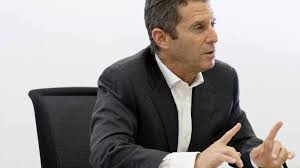 Mais selon le parquet genevois, un pacte de corruption aurait alors été passé entre beny steinmetz, ses représentants en guinée et. Israeli Billionaire Beny Steinmetz To Be Tried Over Guinea Bribes Bbc News