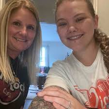 Colleen Lashley's Instagram, Twitter & Facebook