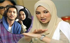 Siap nak buat solat hajat bagai lagi kot. Punca Sebenar Neelofa Tak Hadir Meletop Sewaktu Fattah Dan Fazura Jadi Tetamu Iluminasi