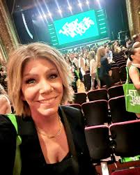 Months ago, I heard about this little event called the Let Them Theory Tour  by the amazing @melrobbins and I thought hmmm, maybe I should go! So I  checked out the tour