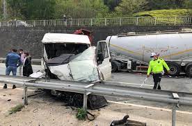 Şaban korkmaz (44) idaresindeki 32 fr 589 plakalı otomobil, yenice mahallesi çevre yolu'nda vacip fidan. Rize De Trafik Kazasi 2 Yarali Rize Haberleri