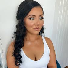 Today's bride was a stunner! She took such good care of her skin before the  wedding and it was plump, soft and clear! Brooke wanted to be glam, but  even worn glam